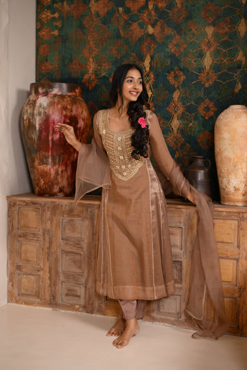 SANDSTONE PANELLED KURTA SET